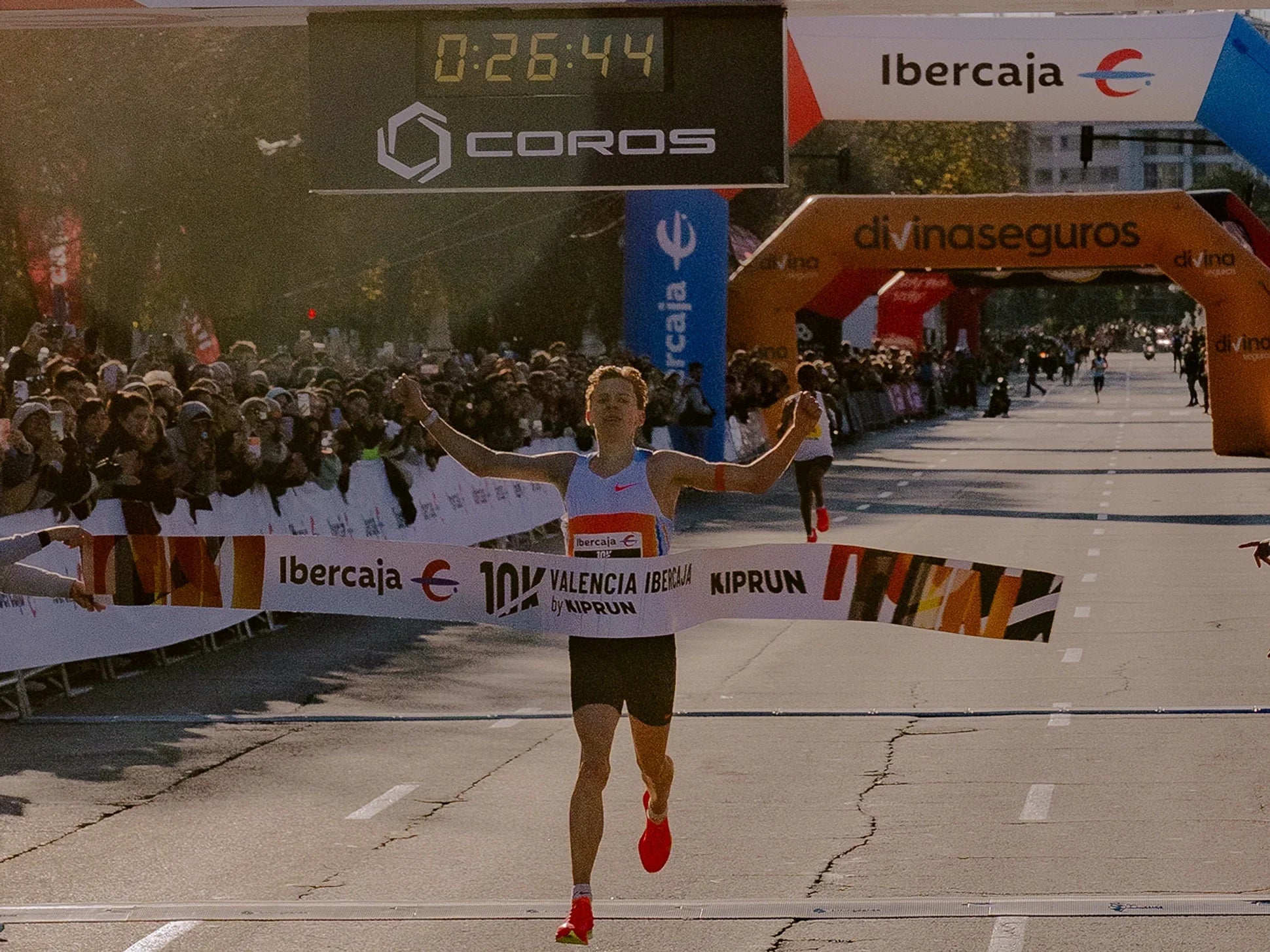 Andreas Almgren winning 10k Valencia